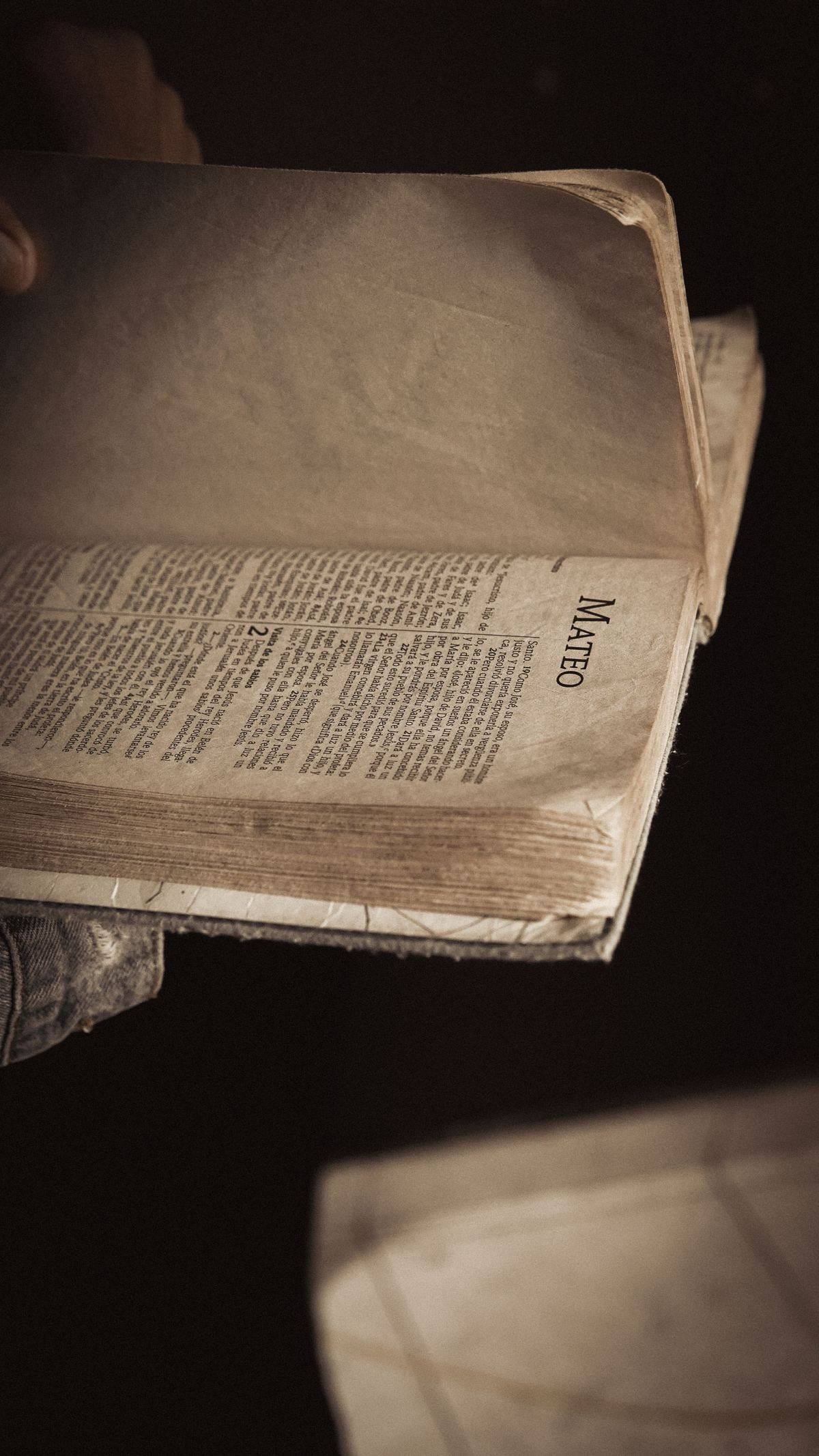 Páginas de um livro antigo